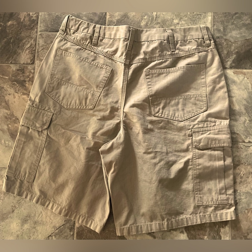 Size 12-14, NWOT, khaki construction carpentee shorts.